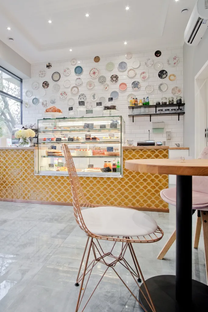 Płytki Raw Decor w Przestrzeniach Publicznych: Jak Odmieniają Restauracje, Bary i Hotele?