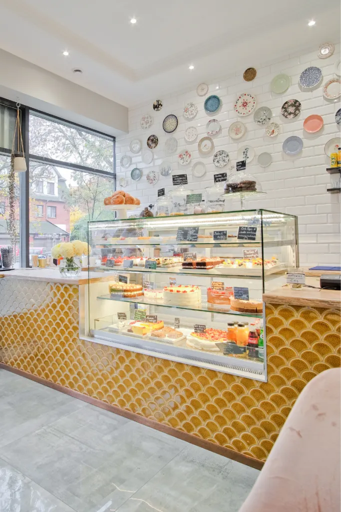 Płytki Raw Decor w Przestrzeniach Publicznych: Jak Odmieniają Restauracje, Bary i Hotele?